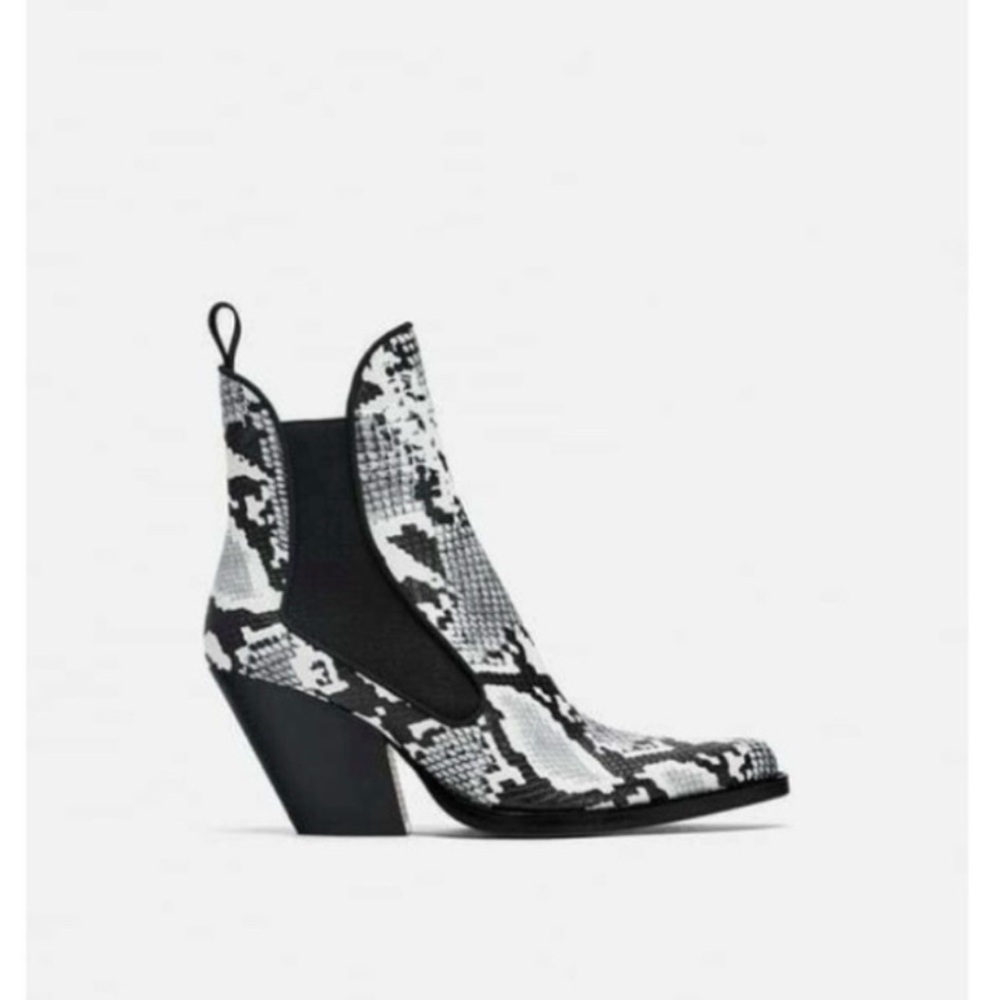 Zara snakeskin cowboy ankle boots size 6